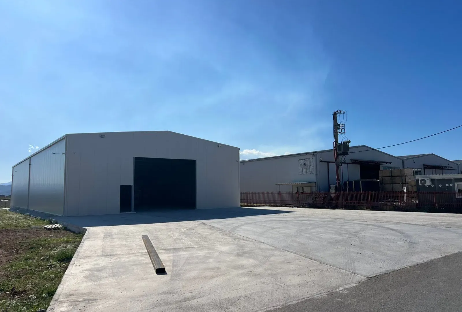 Izdavanje, poslovni prostor, 585m², Stari Aerodrom, Podgorica