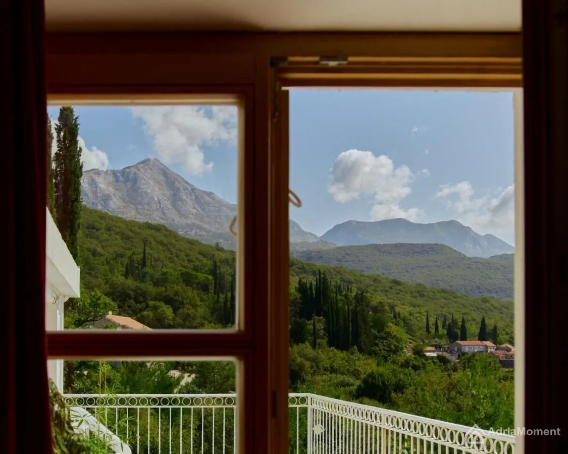 Prodaja, kuća, 155m², Sutorina, Herceg Novi