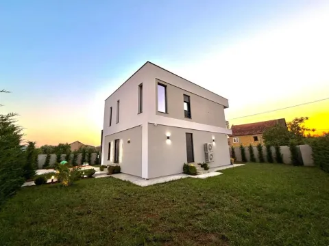 Izdavanje, kuća, 225m², Gornja Gorica, Podgorica - image 2