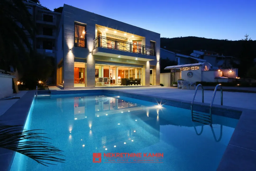 Sale, house, 348m², Centar, Budva