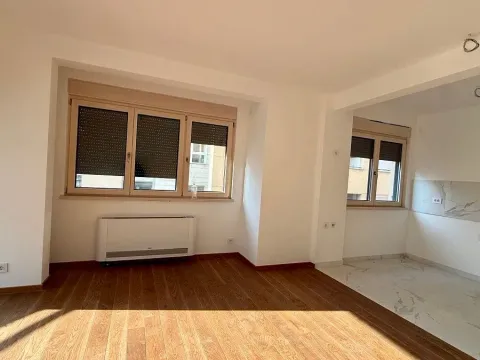 Prodaja, četvorosoban stan, 89m², Vračar Hram, Vračar Sve Podlokacije - image 7
