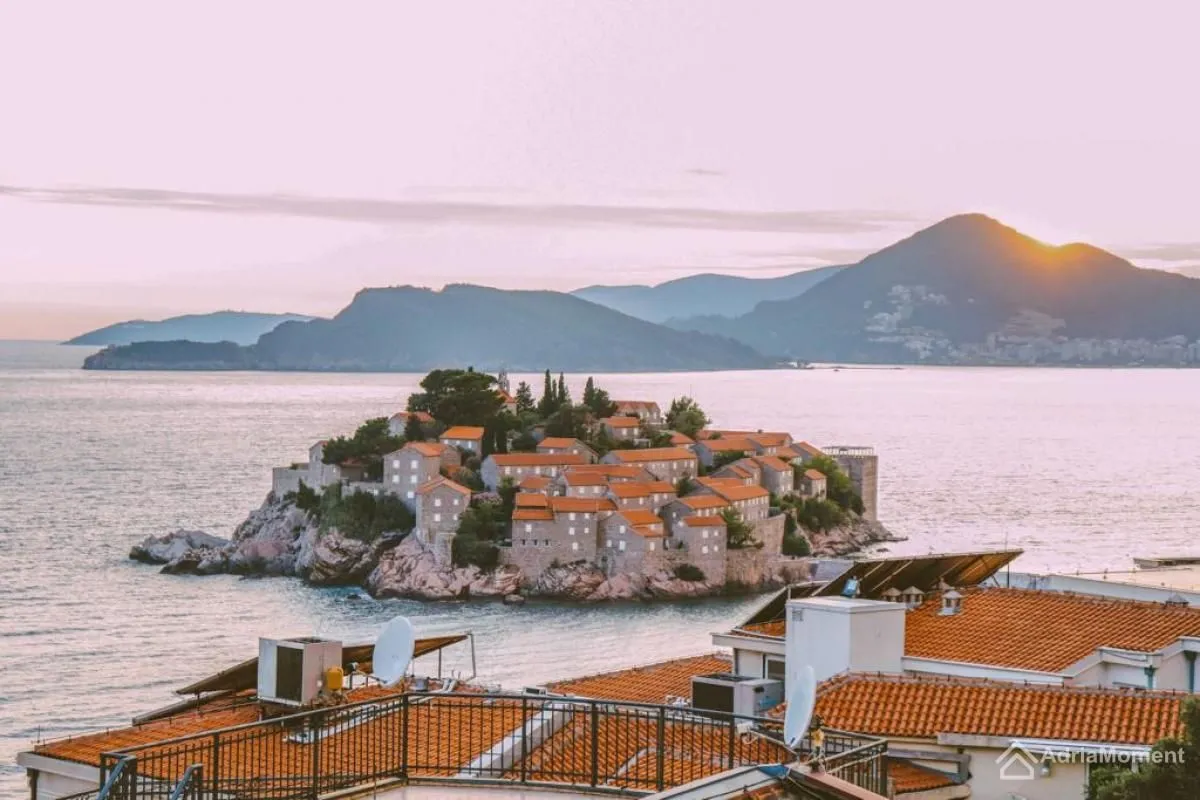Sale, two bedroom apartment, 155m², Sveti Stefan, Budva