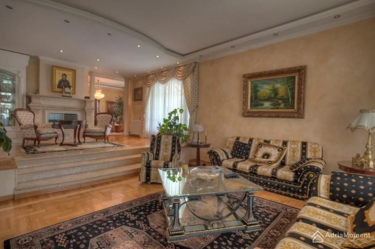 Sale, house, 700m², Tološi, Podgorica