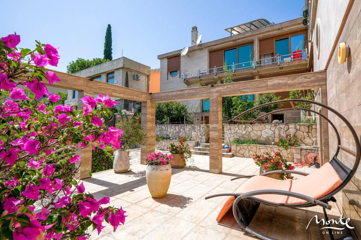 Sale, house, 430m², Bečići, Budva