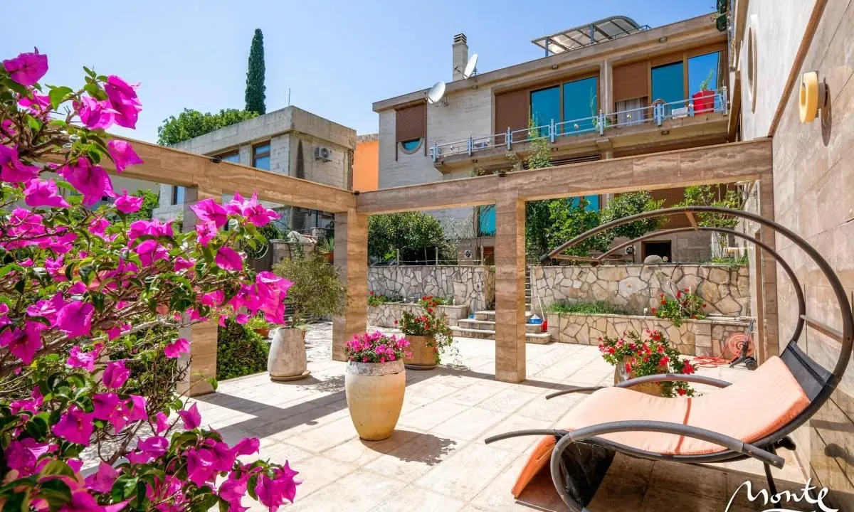 Sale, house, 430m², Bečići, Budva