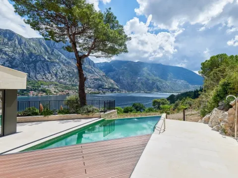 Sale, house, 479m², Prčanj, Kotor - image 2