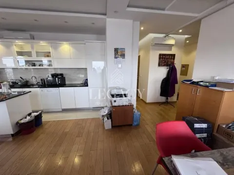 Izdavanje, četvorosoban stan, 140m², Šumice, Beograd - image 3