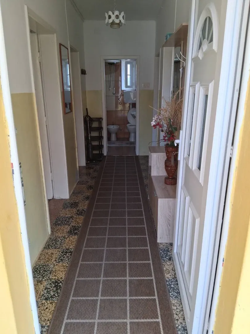 Izdavanje, dvosoban stan, 80m², Kalimanj, Tivat