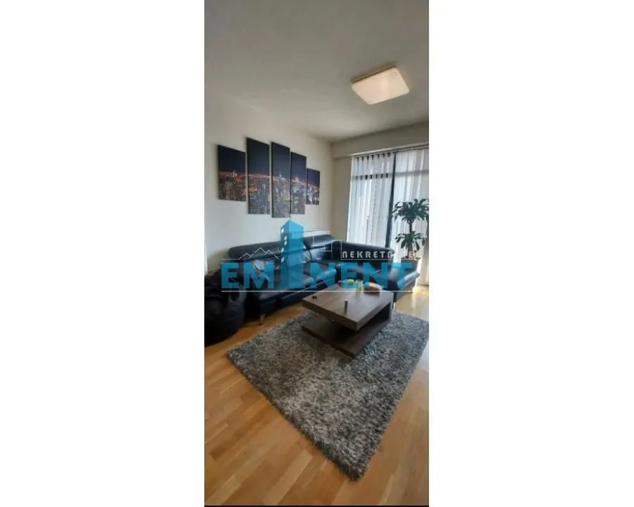 Izdavanje, trosoban stan, 82m², Savski Venac, Beograd