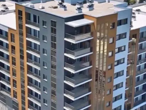 Prodaja, trosoban stan, 83m², Stari Aerodrom, Podgorica - image 1