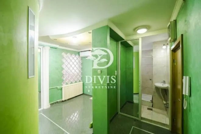 Prodaja, trosoban stan, 60m², Savski Trg, Beograd