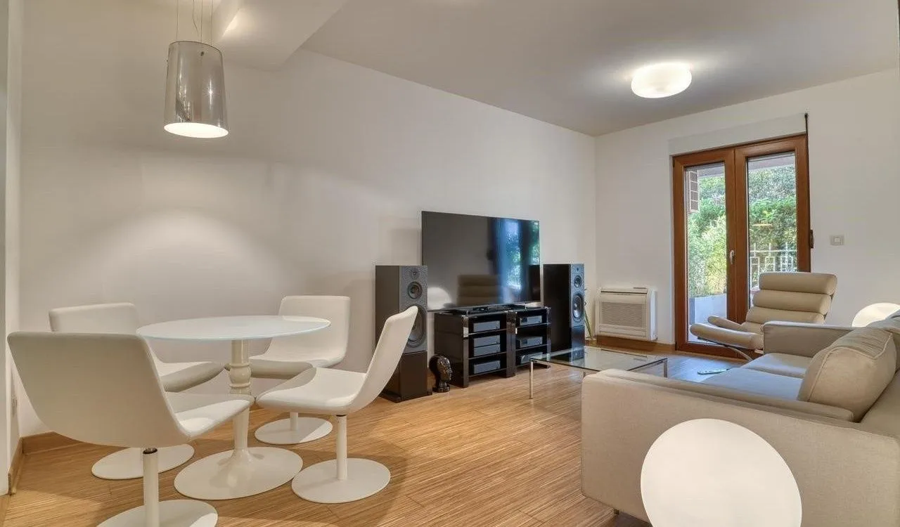 Prodaja, dvosoban stan, 90m², Gorica C, Podgorica