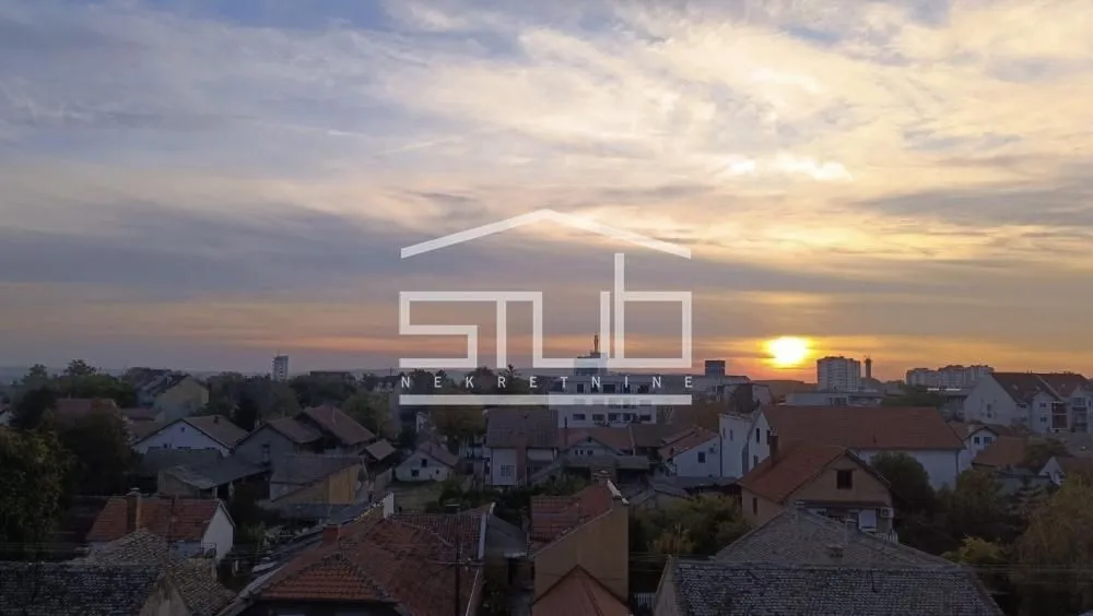 Prodaja, trosoban stan, 76m², Centar, Pančevo
