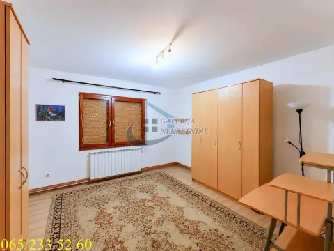Prodaja, kuća, 212m², Centar, Inđija - image 13