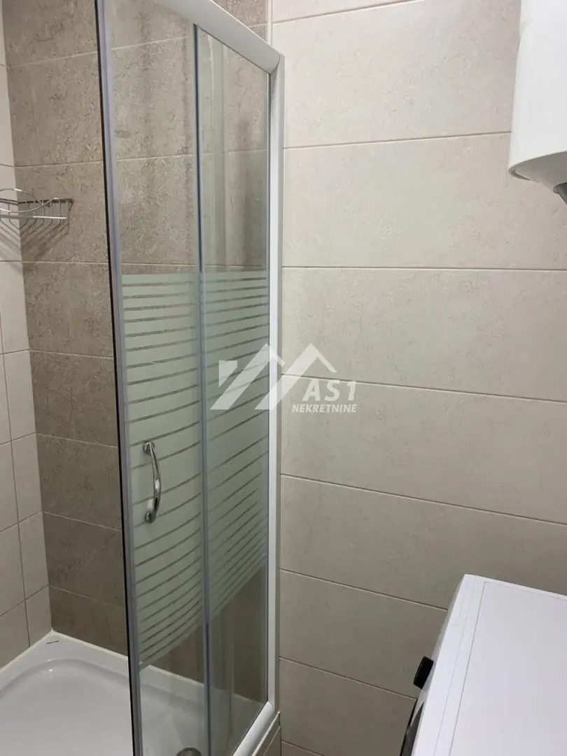 Izdavanje, jednosoban stan, 32m², Bulevar Oslobodjenja, Novi Sad Sve Podlokacije