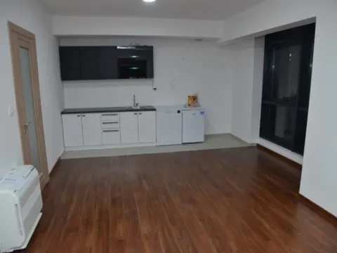 Izdavanje, poslovni prostor, 92m², Master Kvart, Podgorica - image 6