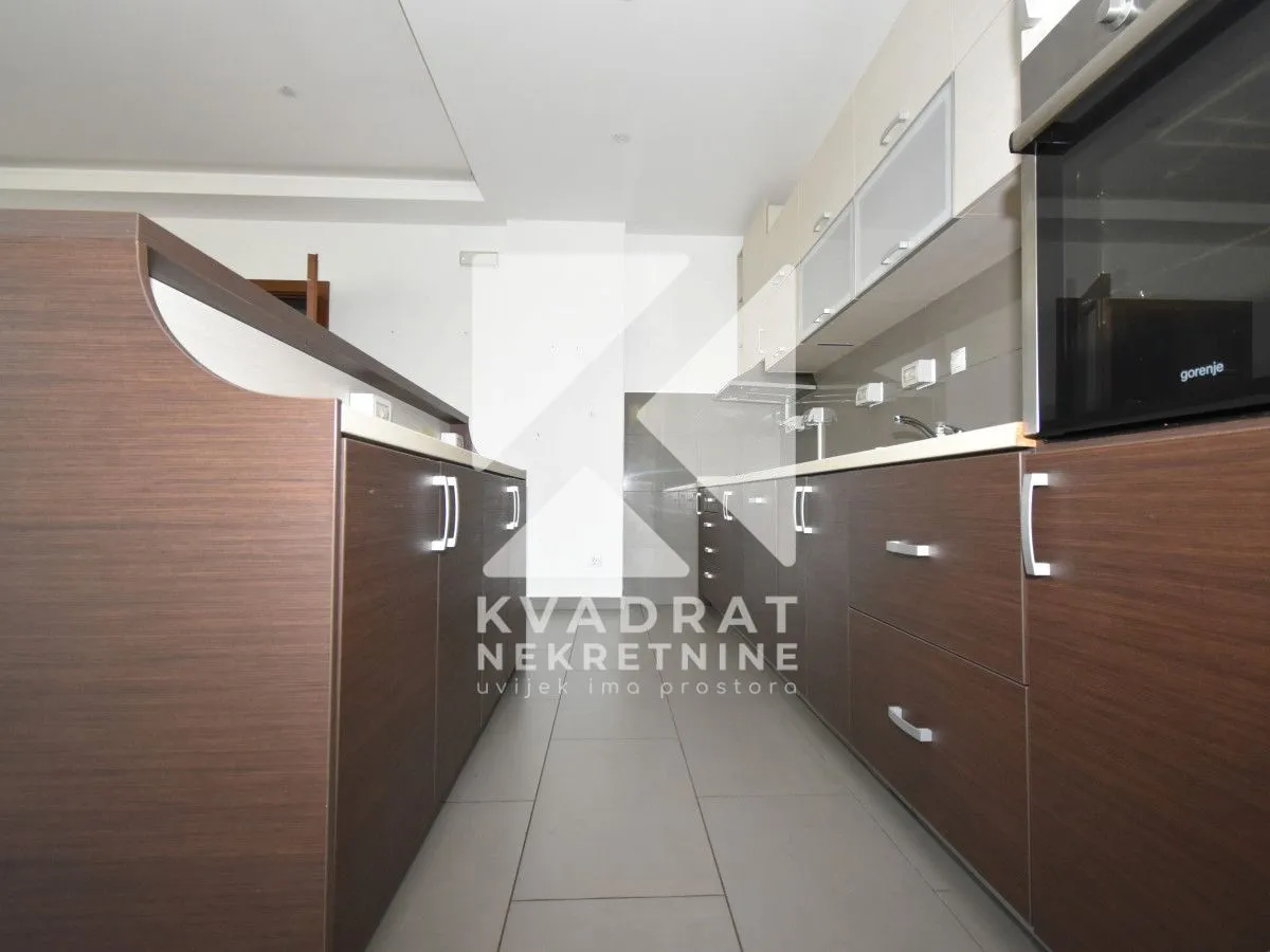 Izdavanje, četvorosoban stan, 230m², Kruševac, Podgorica