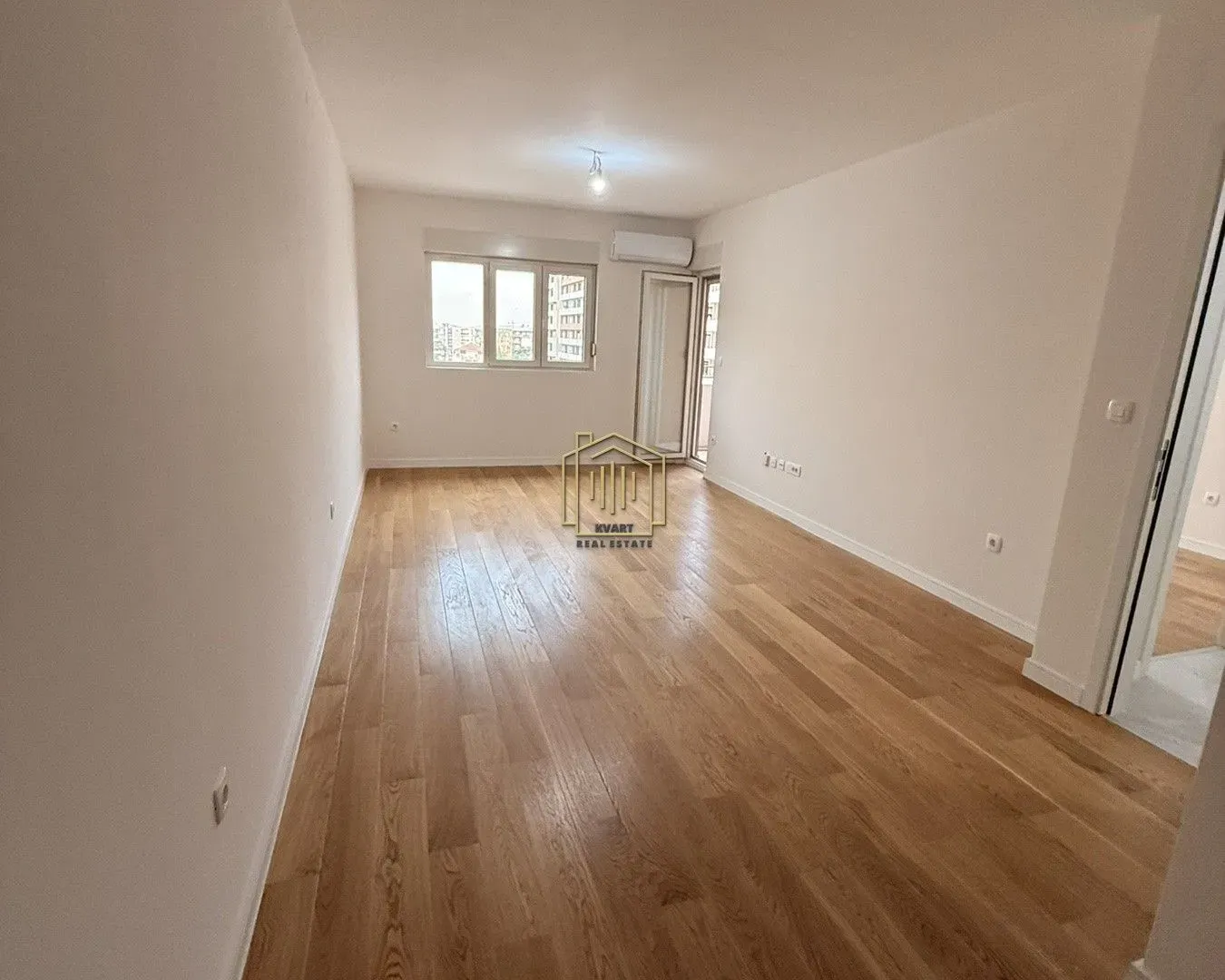 Izdavanje, jednosoban stan, 49m², Central Point, Podgorica