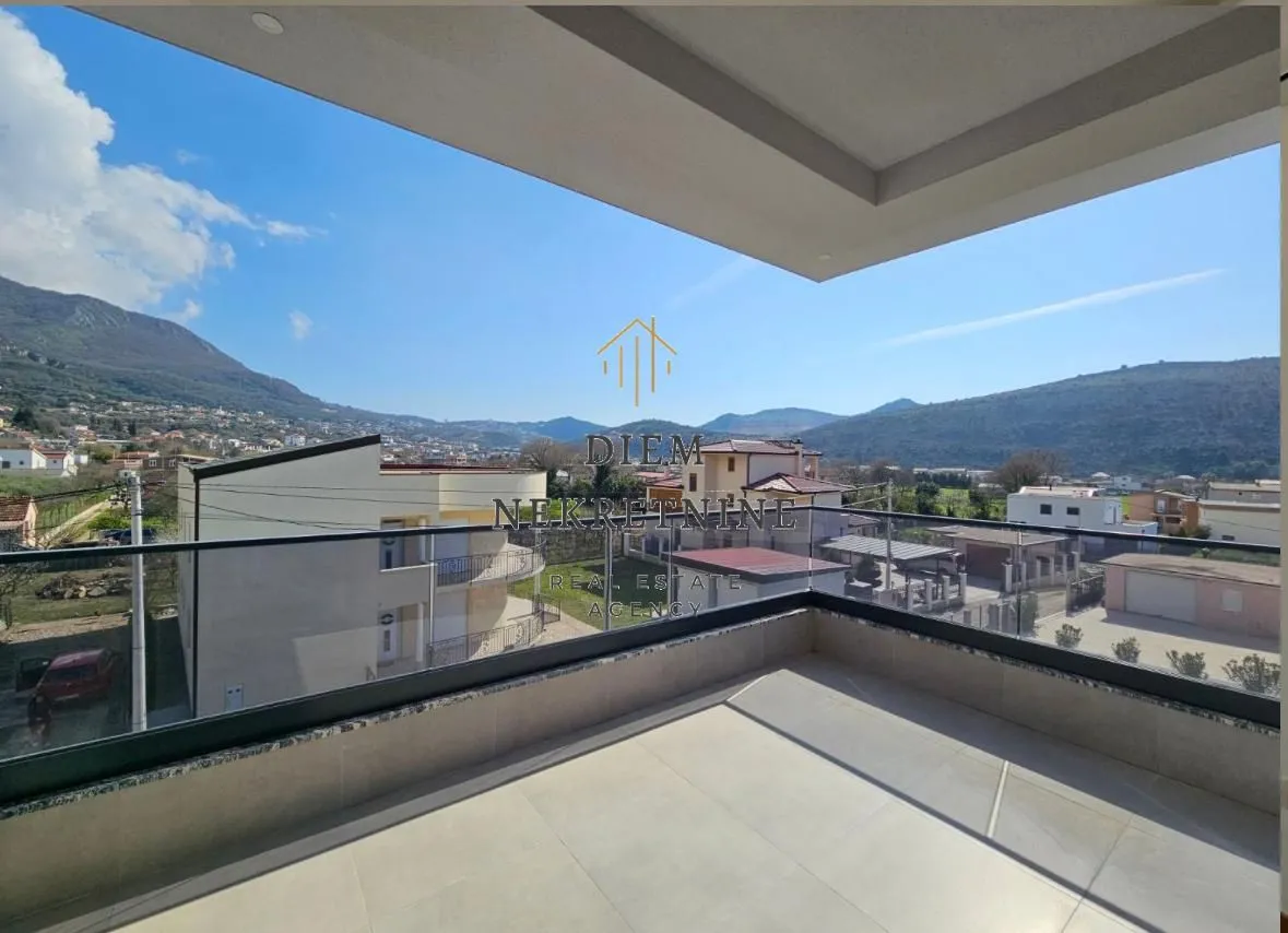 Izdavanje, dvosoban stan, 115m², Polje, Bar