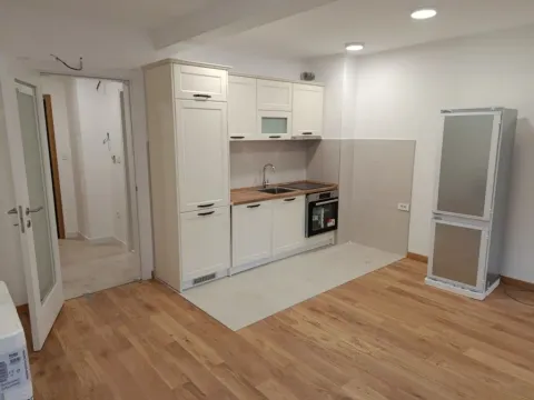 Izdavanje, garsonjera, 40m², Tološka šuma, Podgorica - image 6