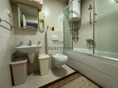 Rent, two bedroom apartment, 68m², City Kvart, Podgorica - image 9