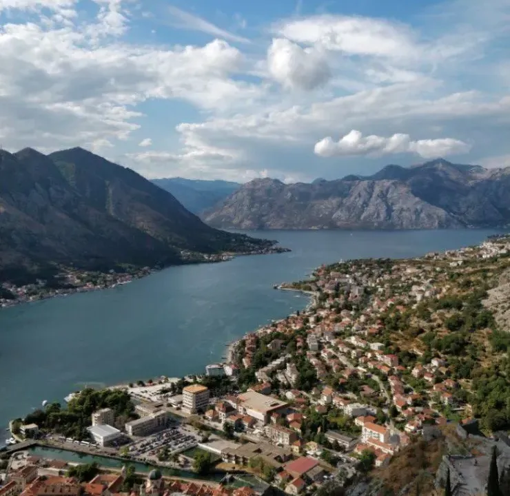 Izdavanje, kuća, 100m², Škaljari, Kotor