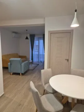 Dnevni boravak sa trpezarijom i garniturom za sjedenje. - image 22
