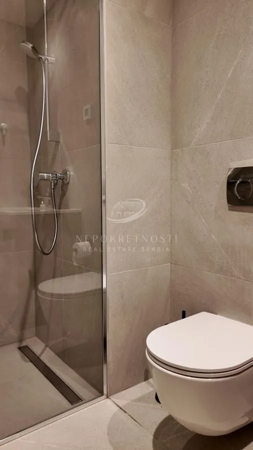 Izdavanje, trosoban stan, 73m², Savski Venac, Beograd