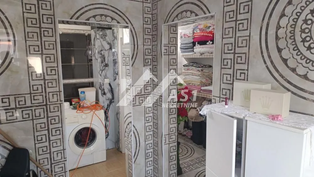 Izdavanje, kuća, 250m², Veternik, Novi Sad Sve Podlokacije