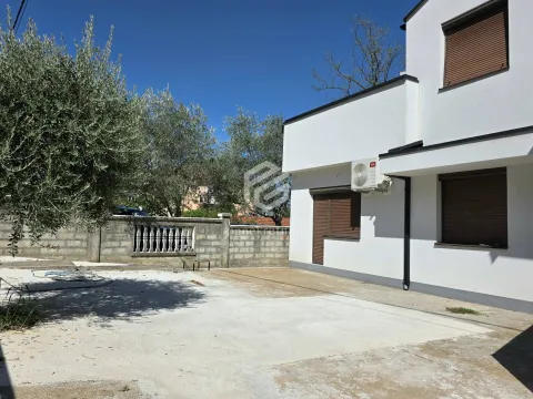 Sale, house, 343m², Zabjelo, Podgorica - image 4