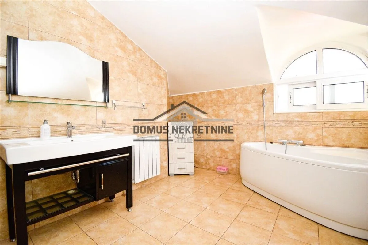 Rent, house, 180m², Donja Gorica, Podgorica