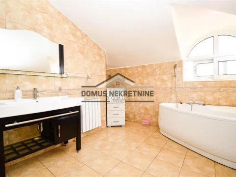 Izdavanje, kuća, 180m², Donja Gorica, Podgorica - image 17