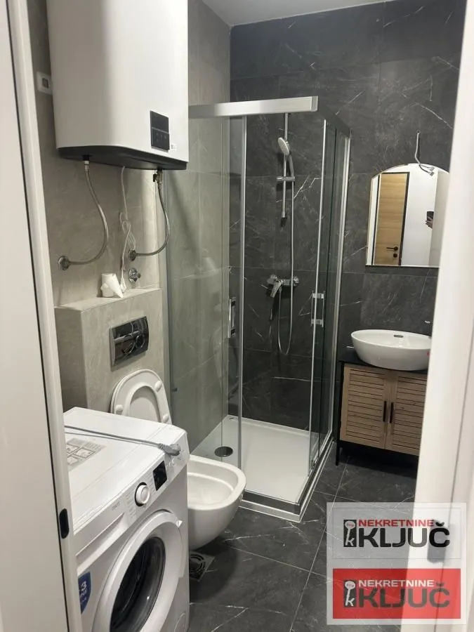 Izdavanje, jednosoban stan, 41m², Petrovaradin, Novi Sad