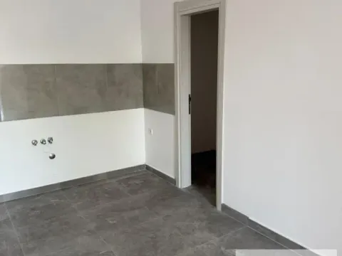 Prodaja, trosoban stan, 67m², Centar, Stara Pazova - image 3