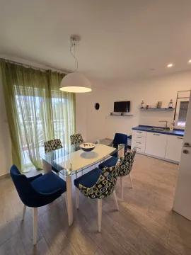 Izdavanje, dvosoban stan, 56m², Centar, Tivat - image 12