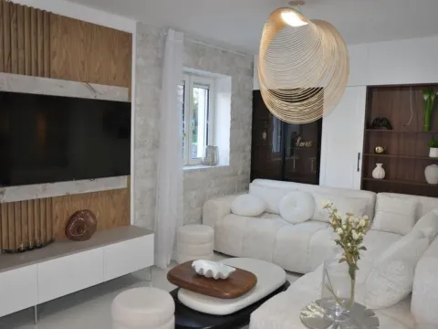 Sale, house, 310m², Kotor, Crna Gora - image 1