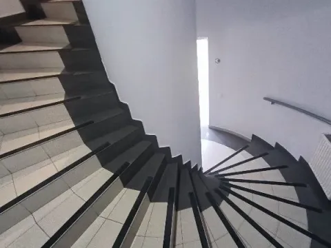 Izdavanje, poslovni prostor, 946m², Čukarica, Beograd - image 2