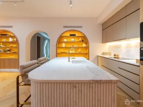 Sale, three bedroom apartment, 201m², Centar, Tivat - image 3