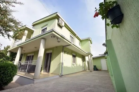 Rent, house, 175m², Velje Brdo, Podgorica - image 2