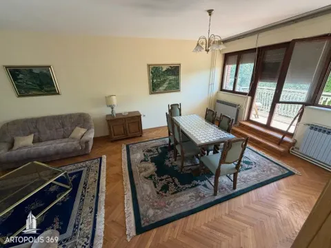 Dnevni boravak sa trpezarijom, garniturom i izlazom na terasu. - image 5