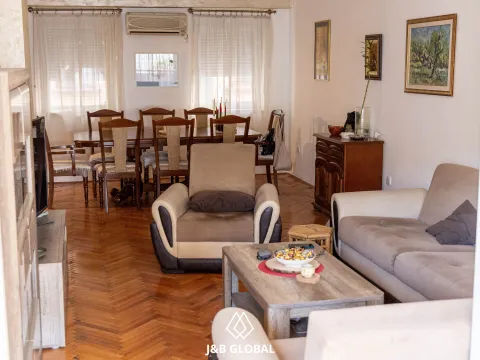 Prodaja, trosoban stan, 120m², Blok 7, Podgorica - image 2