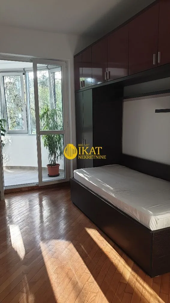 Izdavanje, trosoban stan, 104m², Vračar Hram, Vračar Sve Podlokacije