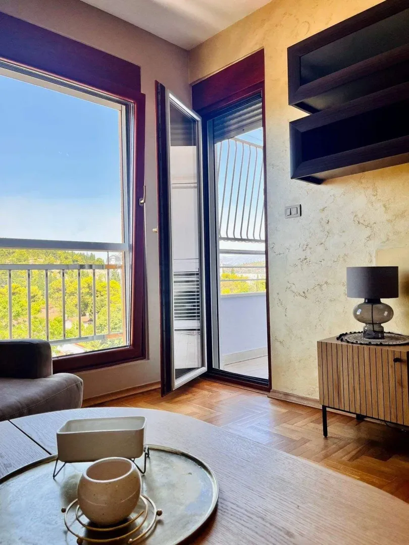 Izdavanje, dvosoban stan, 70m², Pobrežje, Podgorica