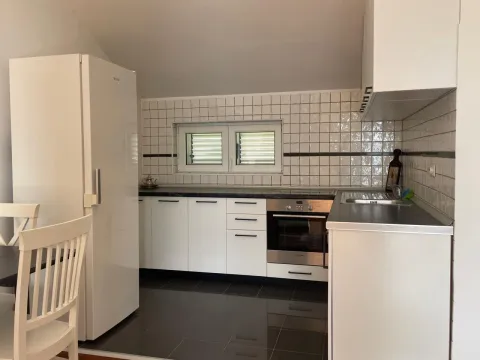 Rent, one bedroom apartment, 60m², Tivat, Crna Gora - image 7