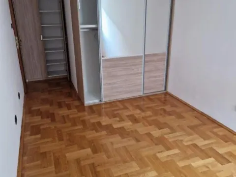 Izdavanje, dvosoban stan, 55m², Krivi Most, Podgorica - image 11