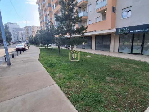 Rent, office space, 175m², City Kej, Podgorica - image 3