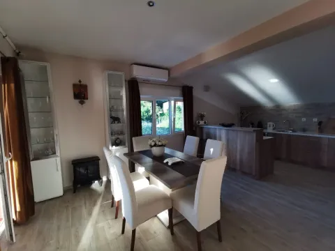 Rent, three bedroom apartment, 110m², Dobrota, Kotor - image 9