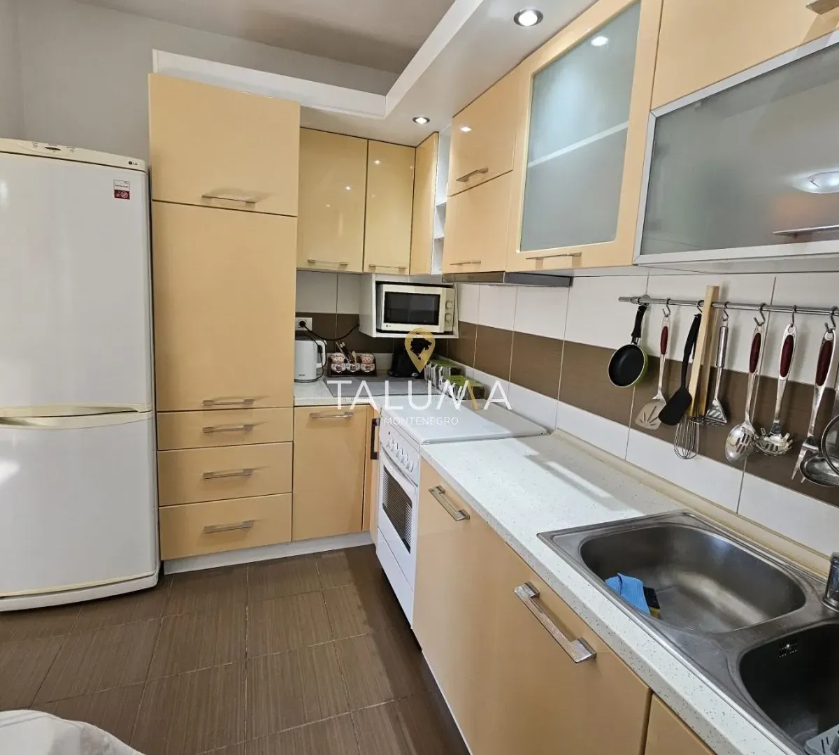 Rent, two bedroom apartment, 75m², City Kvart, Podgorica