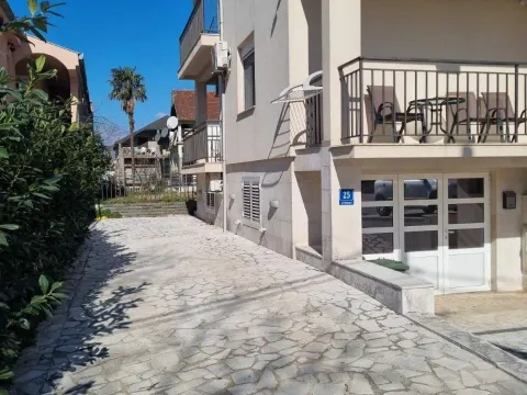 Izdavanje, dvosoban stan, 90m², Tivat, Crna Gora - image 14