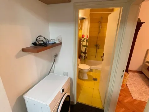 Izdavanje, dvosoban stan, 52m², Centar, Bar - image 5